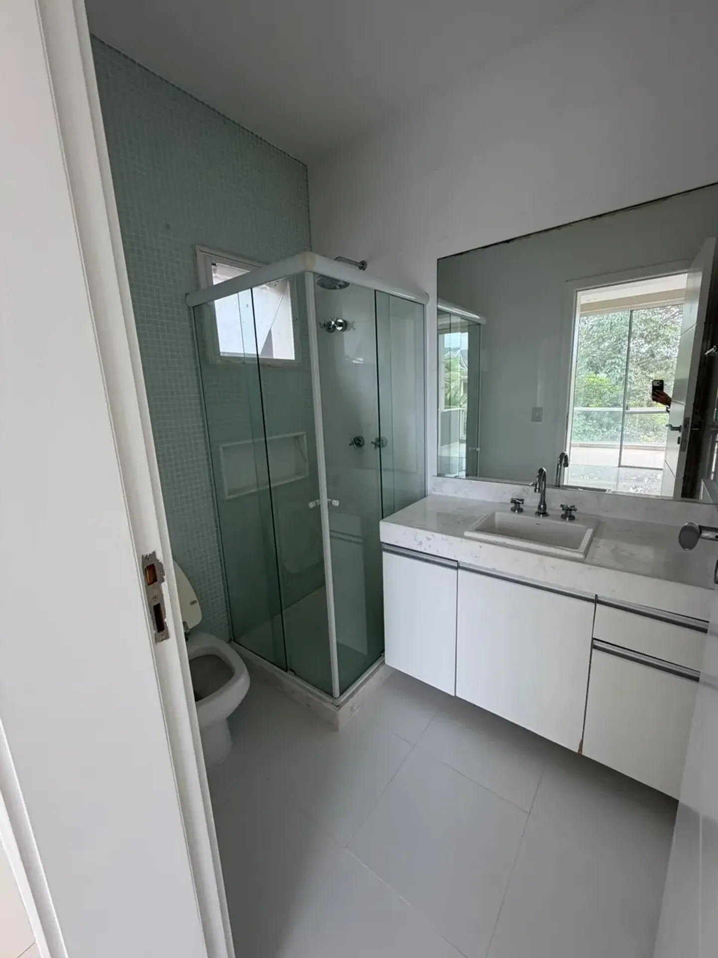 700 m² house with a garden and a bathtub — photo 26