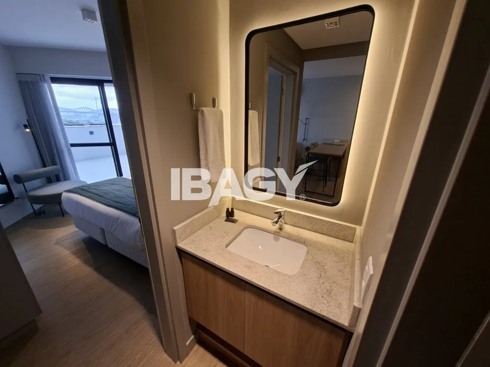 Studio with a glassed-in balcony and open-plan kitchen — photo 190