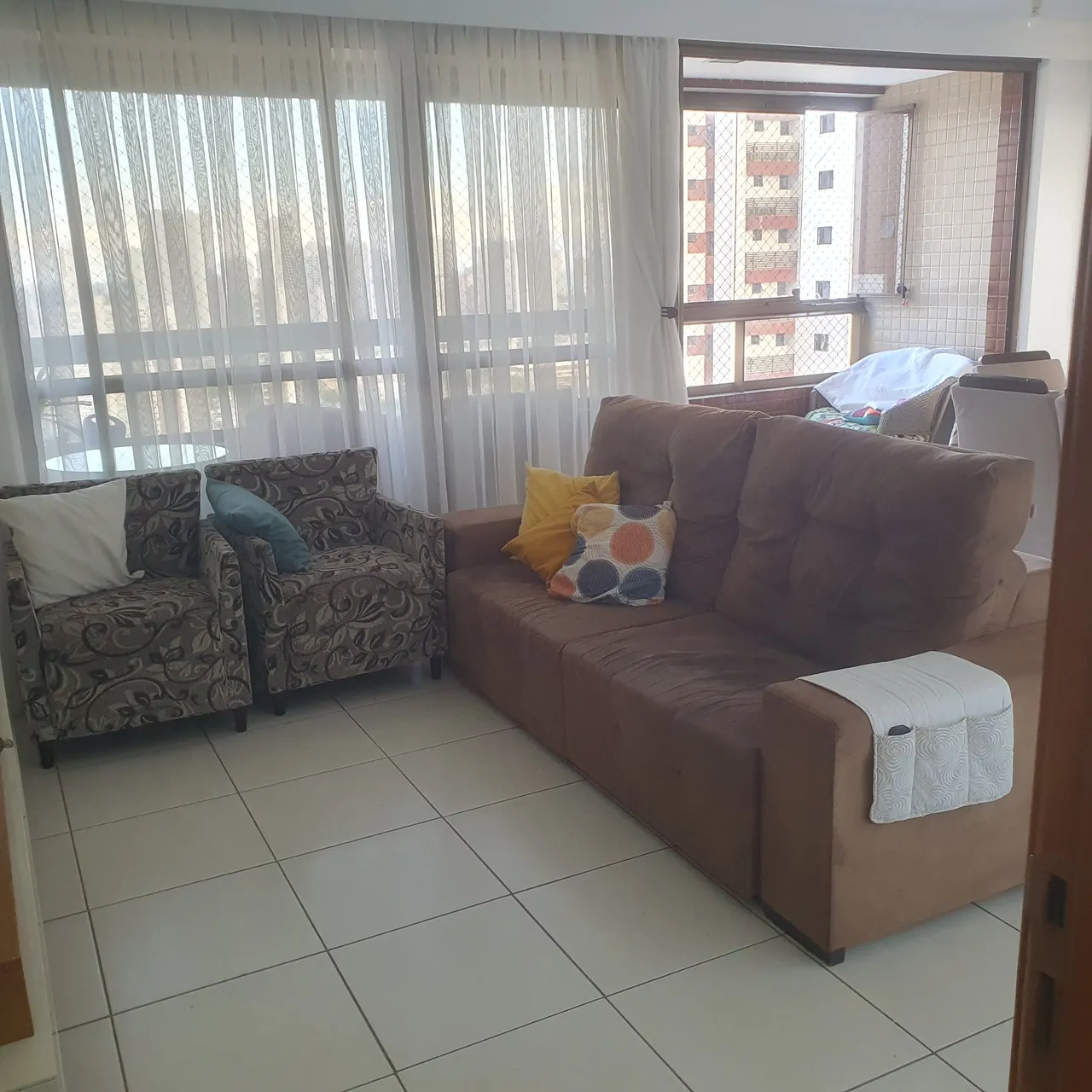 5-bedroom apartment in a building with a gym