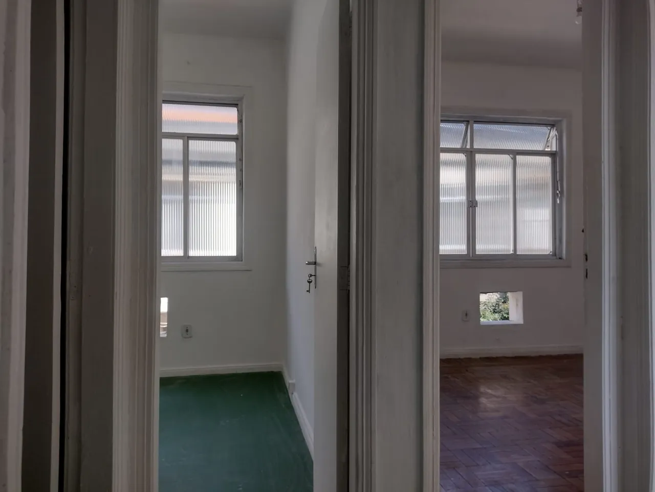 Unfurnished apartment with 3 bedrooms and a balcony — photo 12