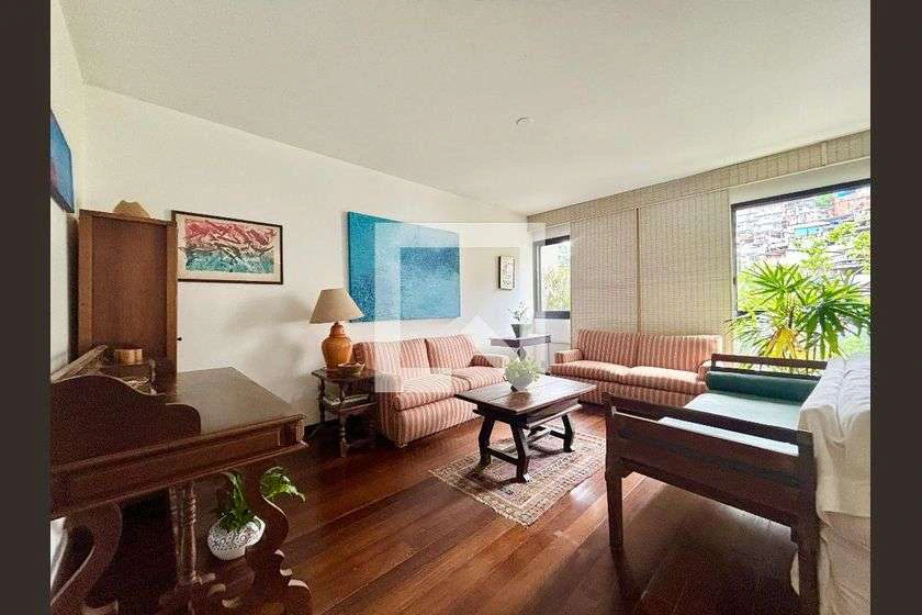 Apartment with 4 bedrooms and an en-suite bathroom — photo 9
