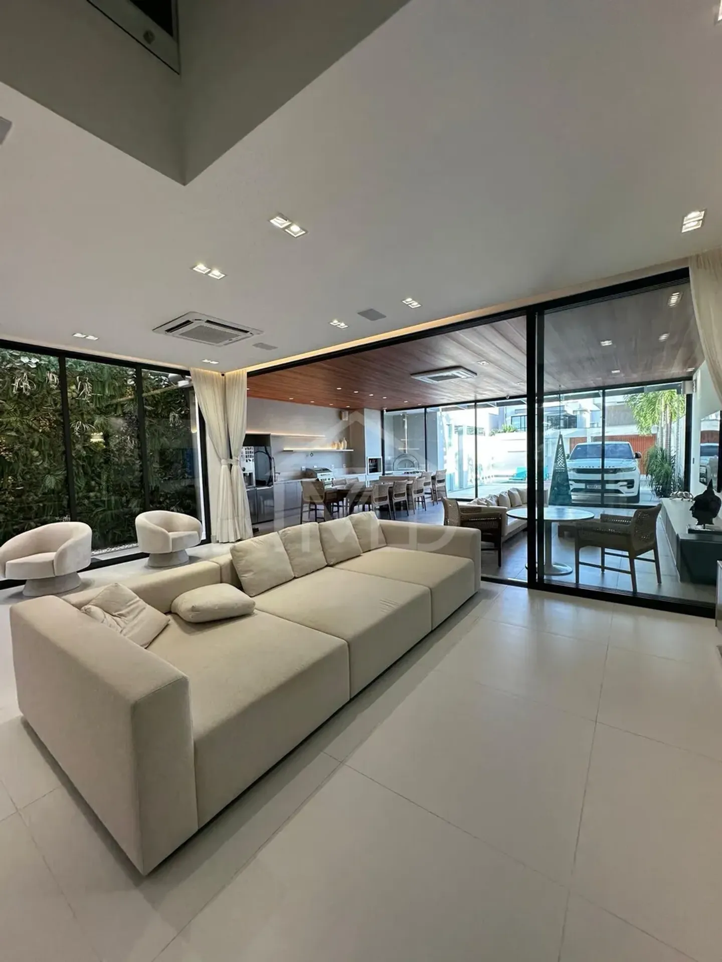 Furnished house with 4 bedrooms and 600 m² — photo 31