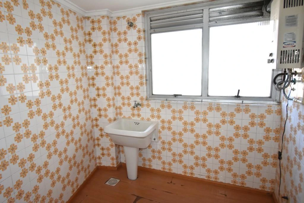 Деревянный пол или ламинат и 1 спальня: квартира 50 м² — photo 4