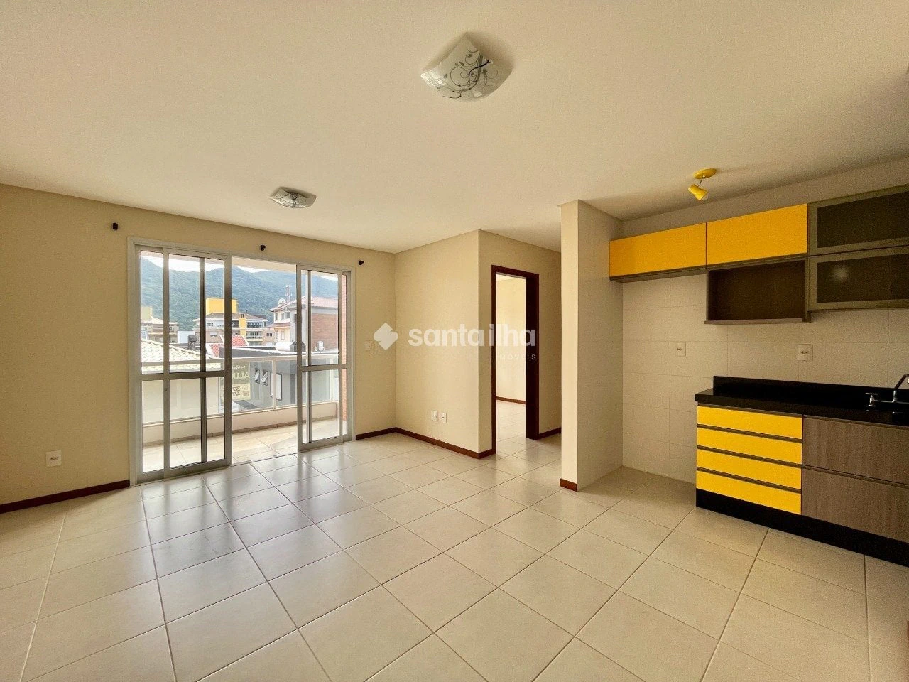 Balcony with a grill in a 2-bedroom apartment, 73 m²