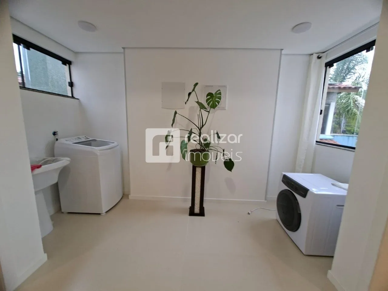 Furnished 30 m² studio with private garden — photo 8