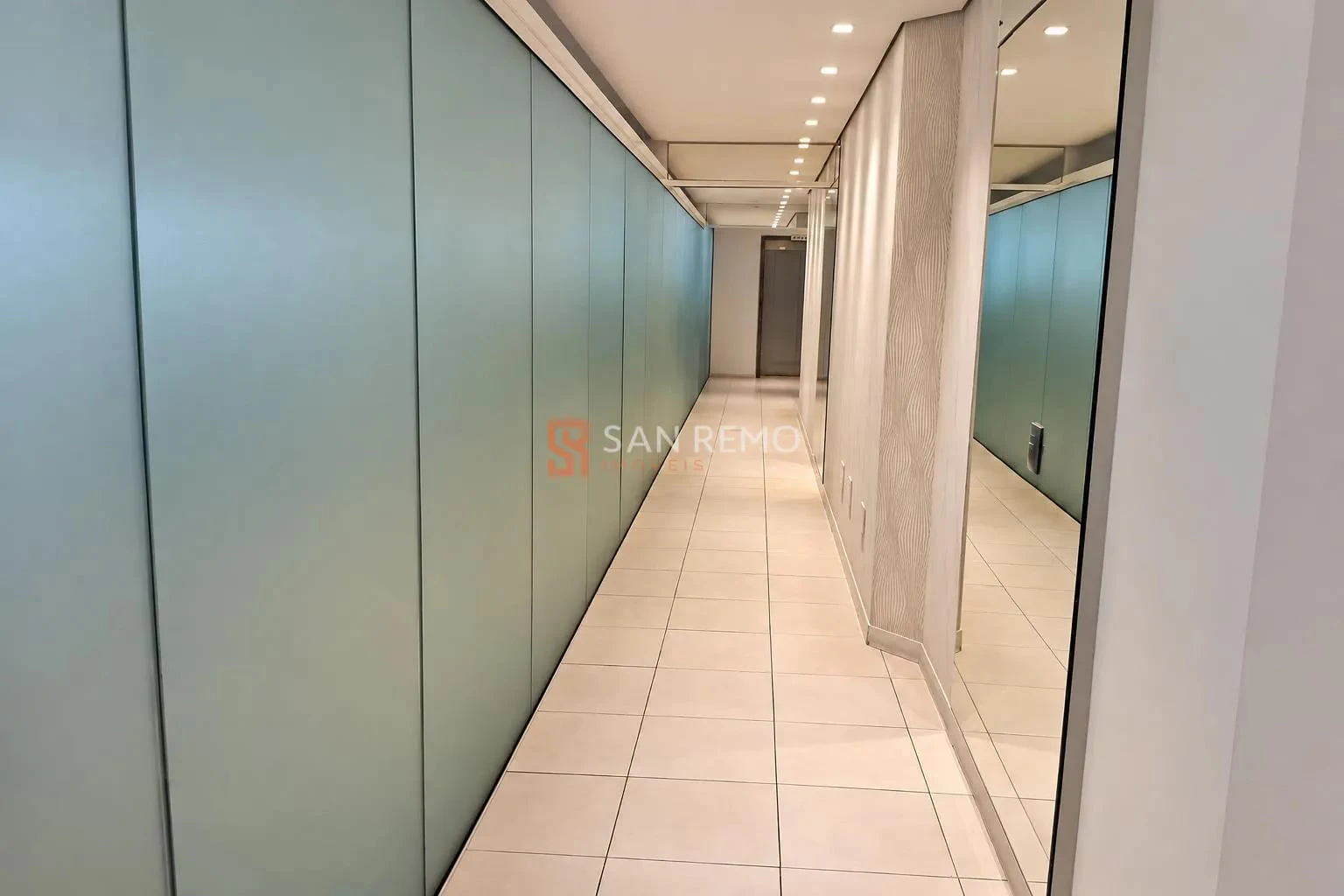 Balcony with a grill in a 3-bedroom apartment, 87 m² — photo 29