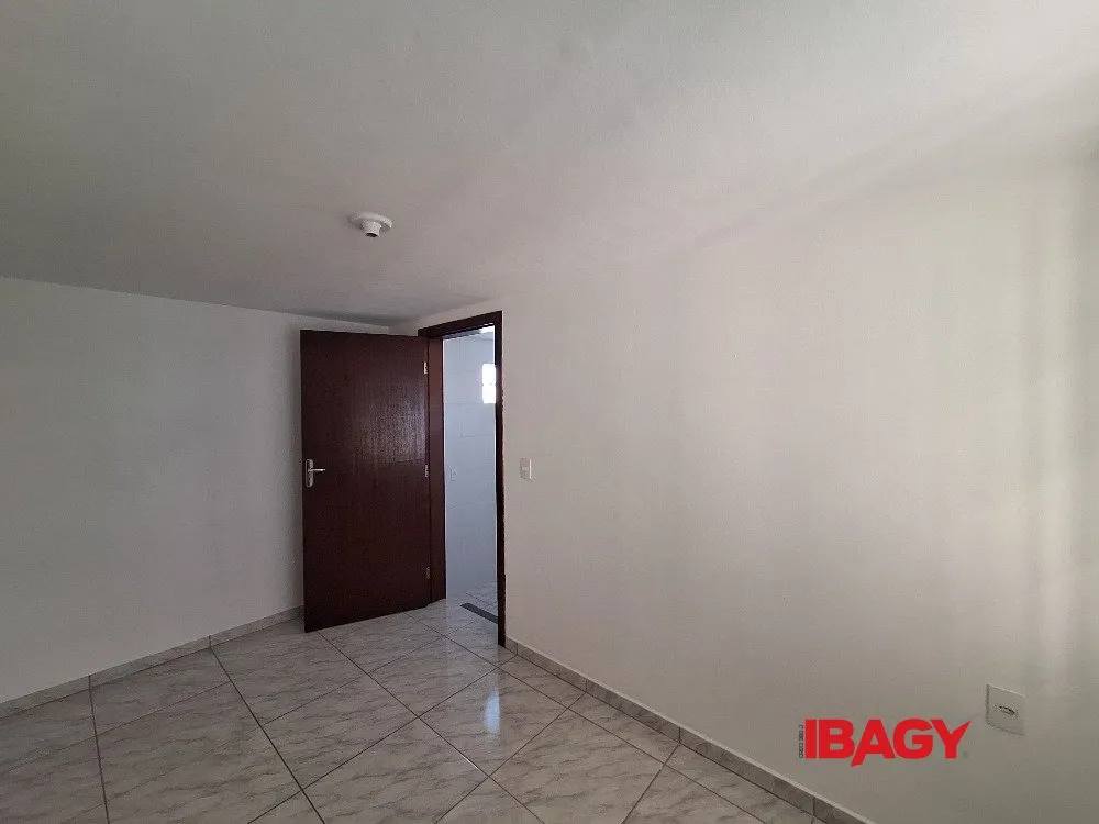 2-bedroom apartment with a separate closed kitchen — photo 10