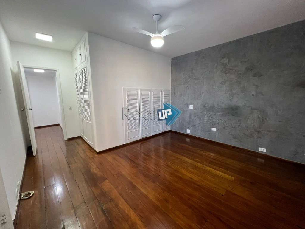 2-bedroom apartment with a glazed balcony — photo 26