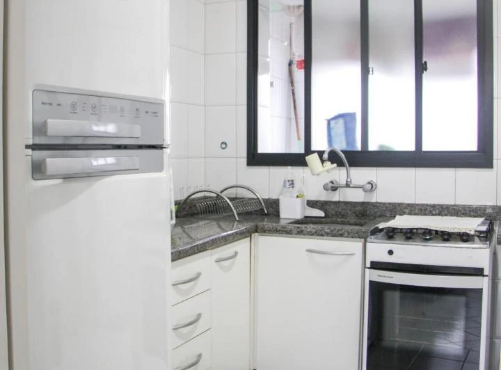 Furnished 3-bedroom apartment with balcony grill — photo 4