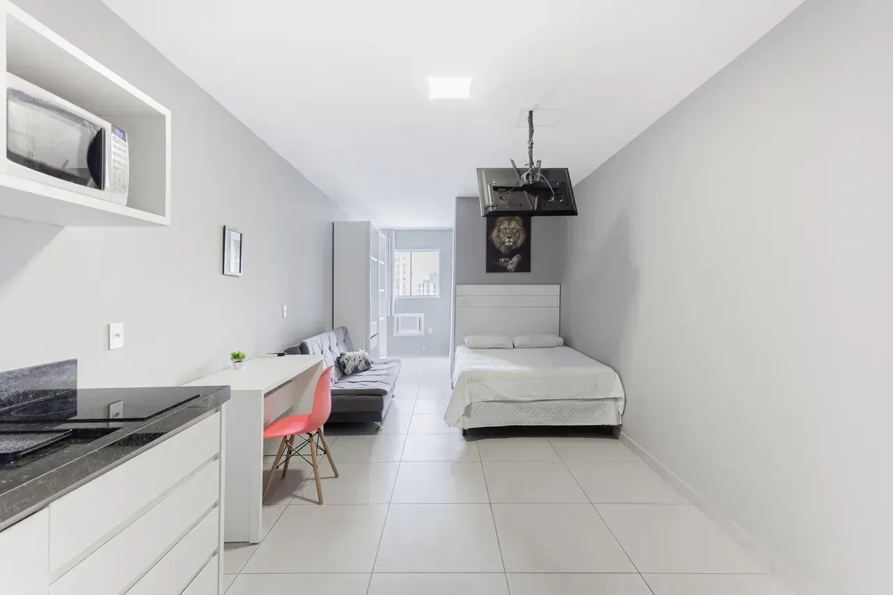 Apartamento de 1 dormitorio con baño en suite y cocina — photo 3