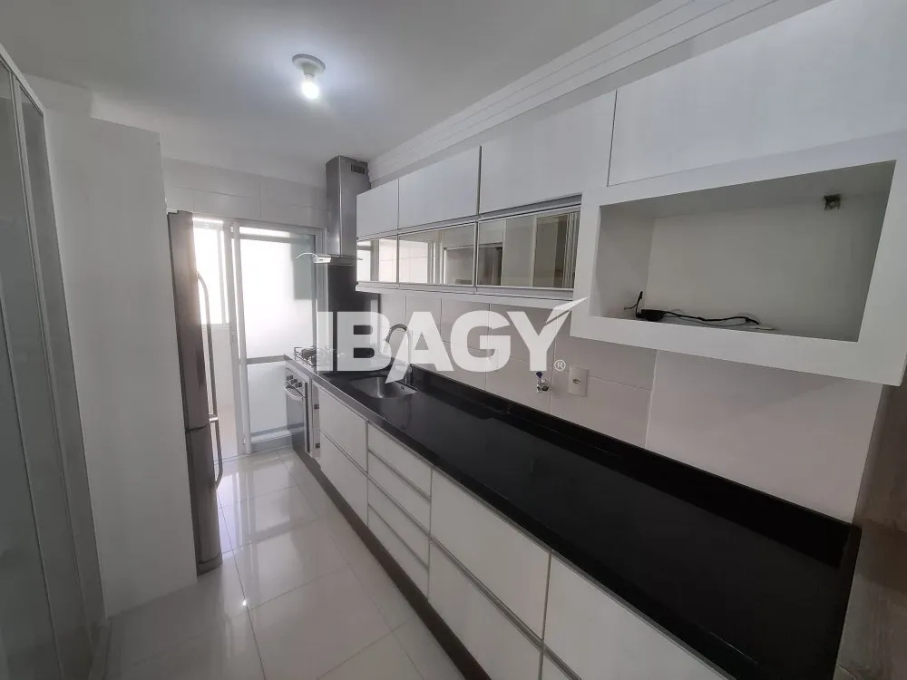 Apartamento mobiliado com 3 dormitórios e sacada envidraçada — photo 6
