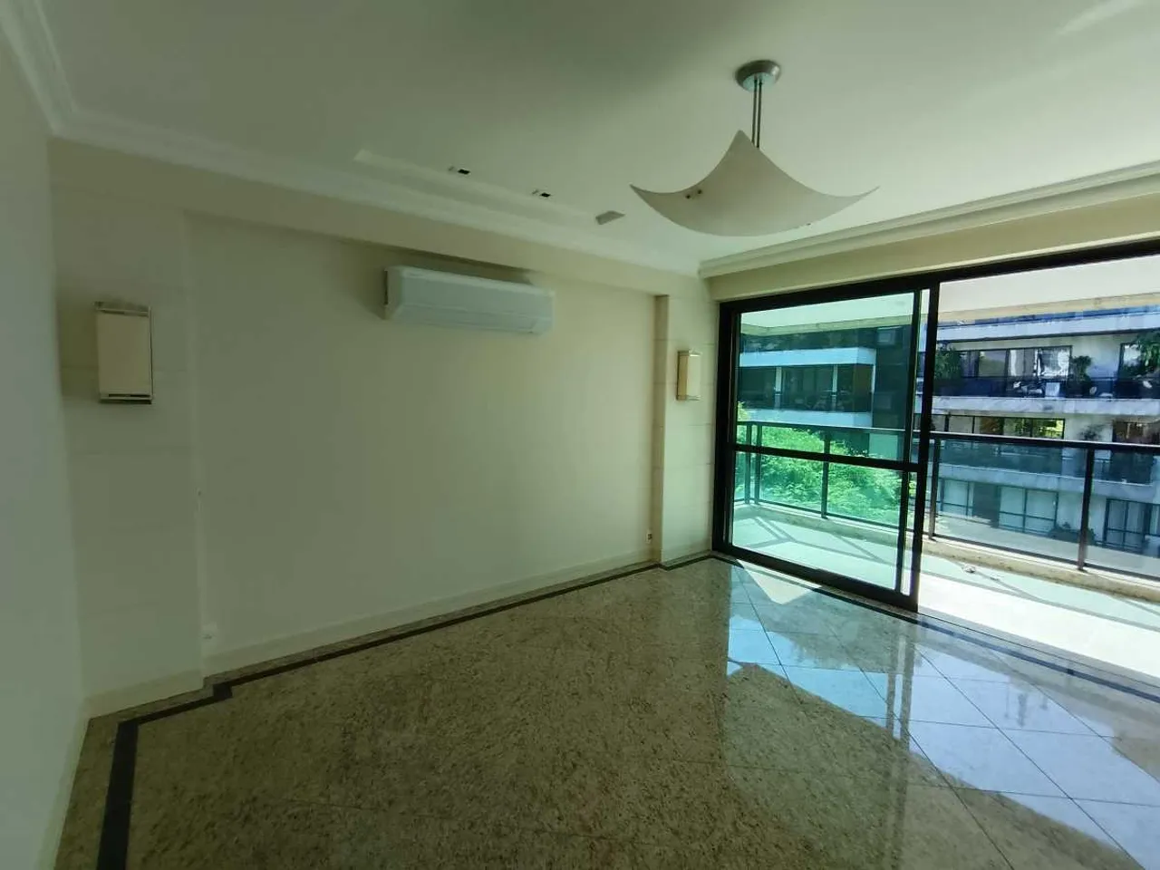 Apartamento mobiliado com 3 quartos e 5 banheiros — photo 10