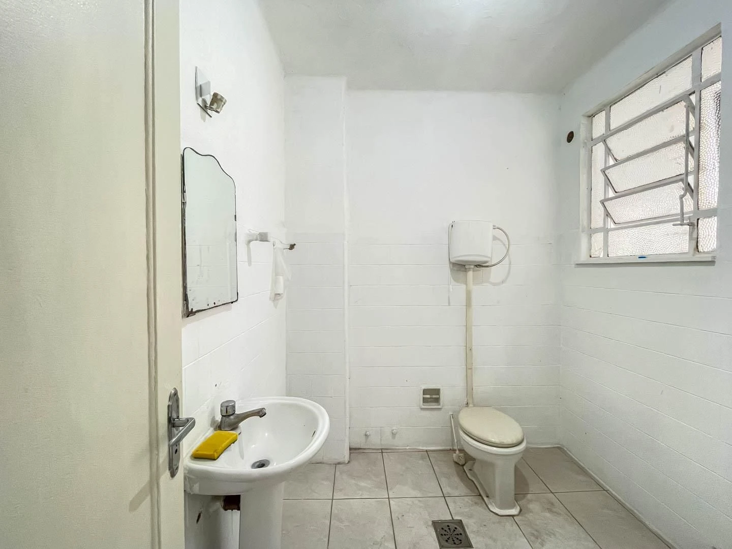 1-bedroom unfurnished apartment with no parking — photo 21