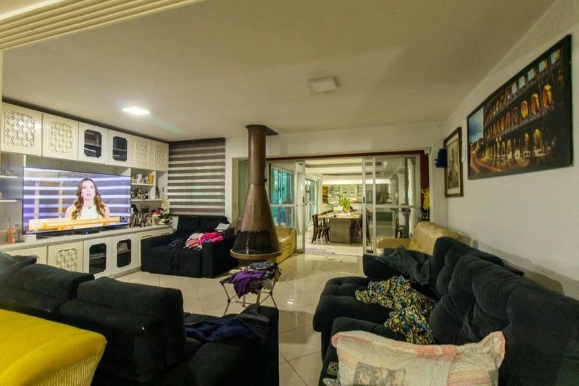 6-bedroom house with private garden and balcony — photo 5