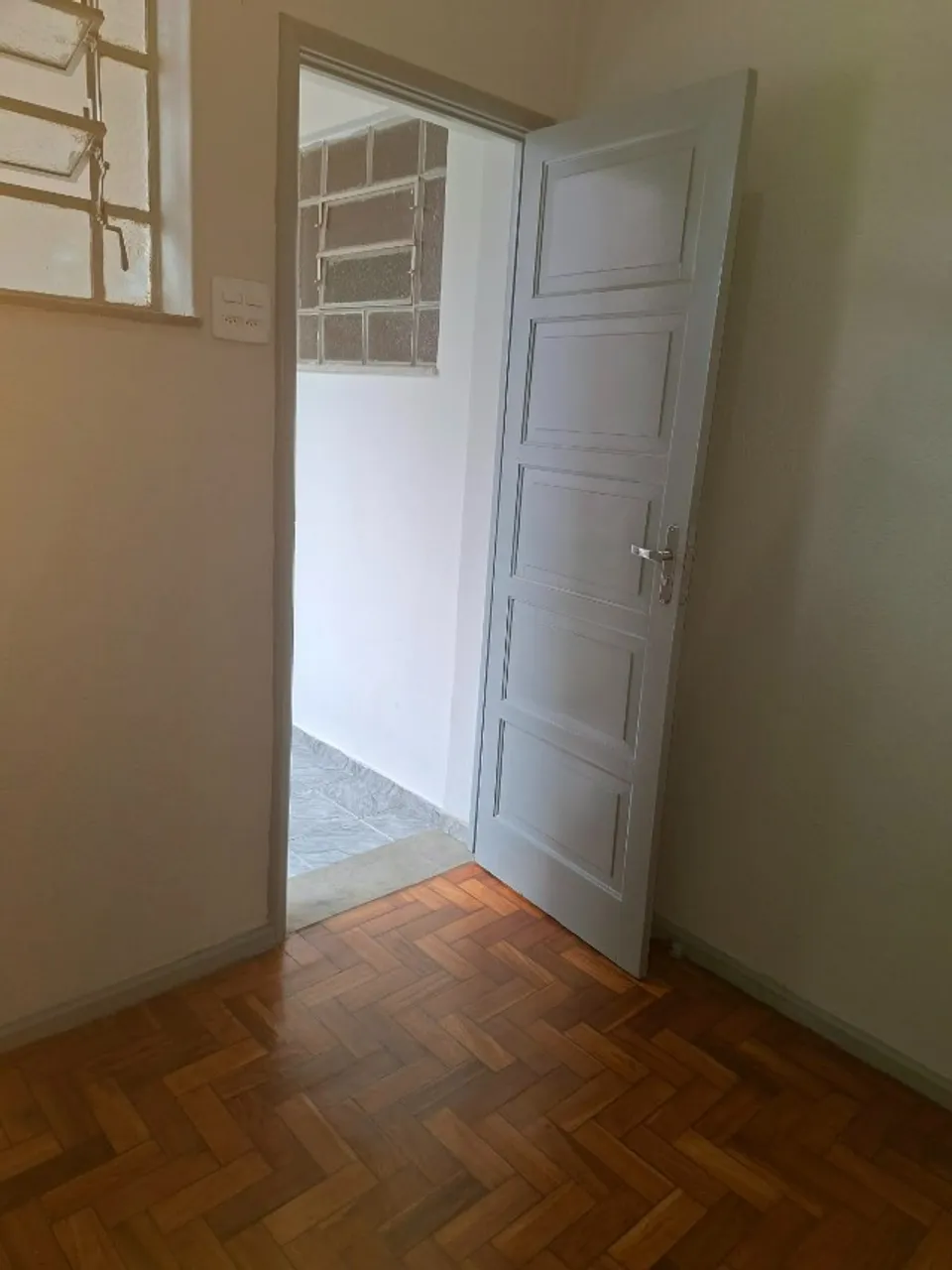 Wood or laminate floors in a 2-bedroom apartment, 120 m² — photo 16