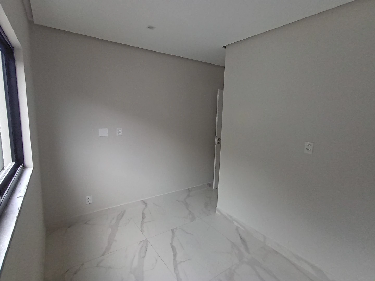 Condo house with open-plan kitchen and 3 en-suites — photo 5