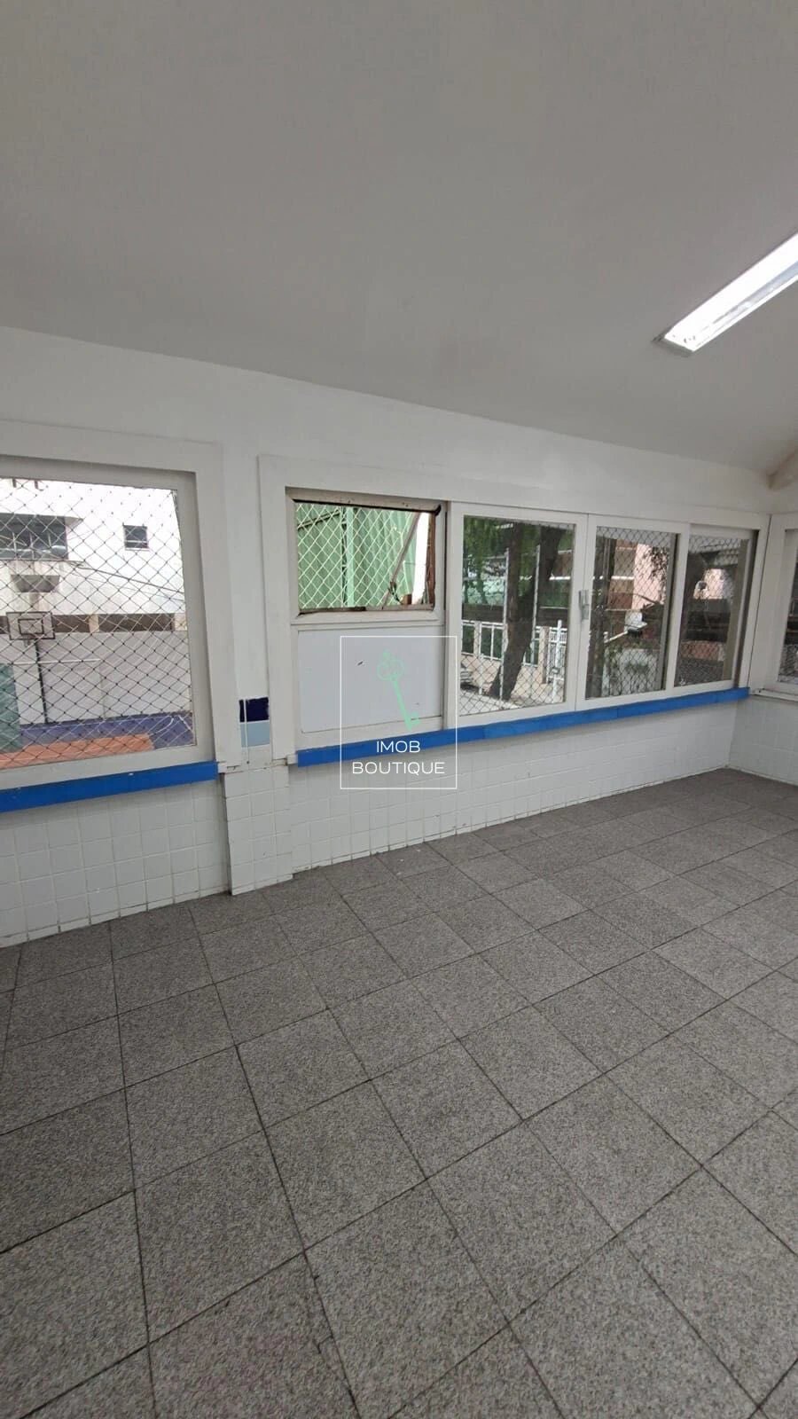 Unfurnished house with 18 bedrooms and a separate kitchen