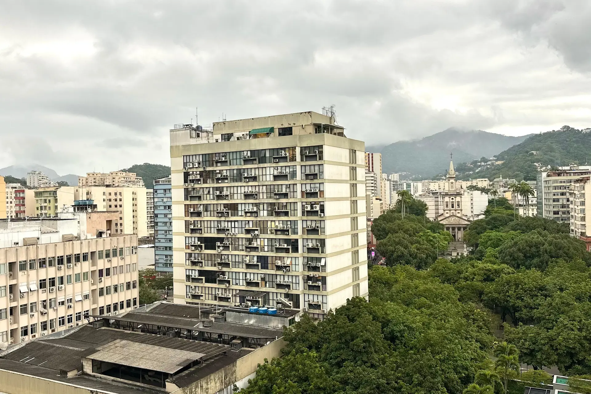 2-bedroom apartment with floor-to-ceiling windows — photo 3