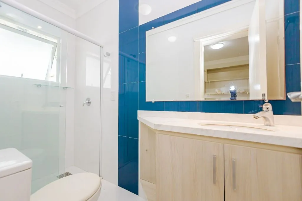 House with 4 en-suite bedrooms and private BBQ — photo 40