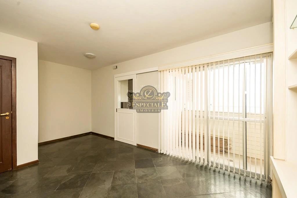 167 m² apartment with a grill on the balcony and a bathtub — photo 35