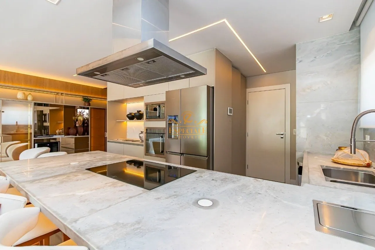 Furnished 186 m² apartment with 3 en-suite bedrooms — photo 8