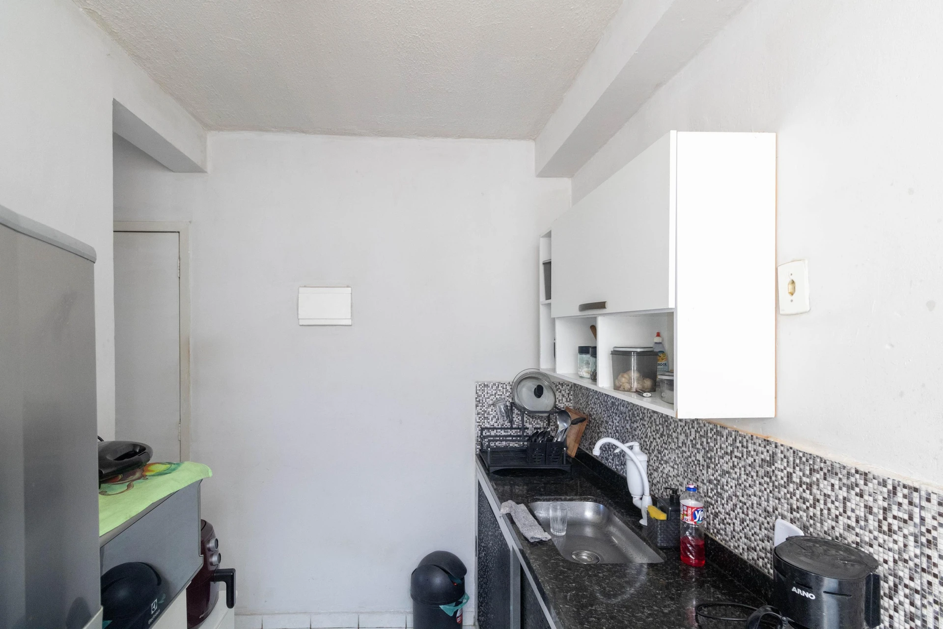Furnished 2-bedroom apartment with condo pool — photo 19