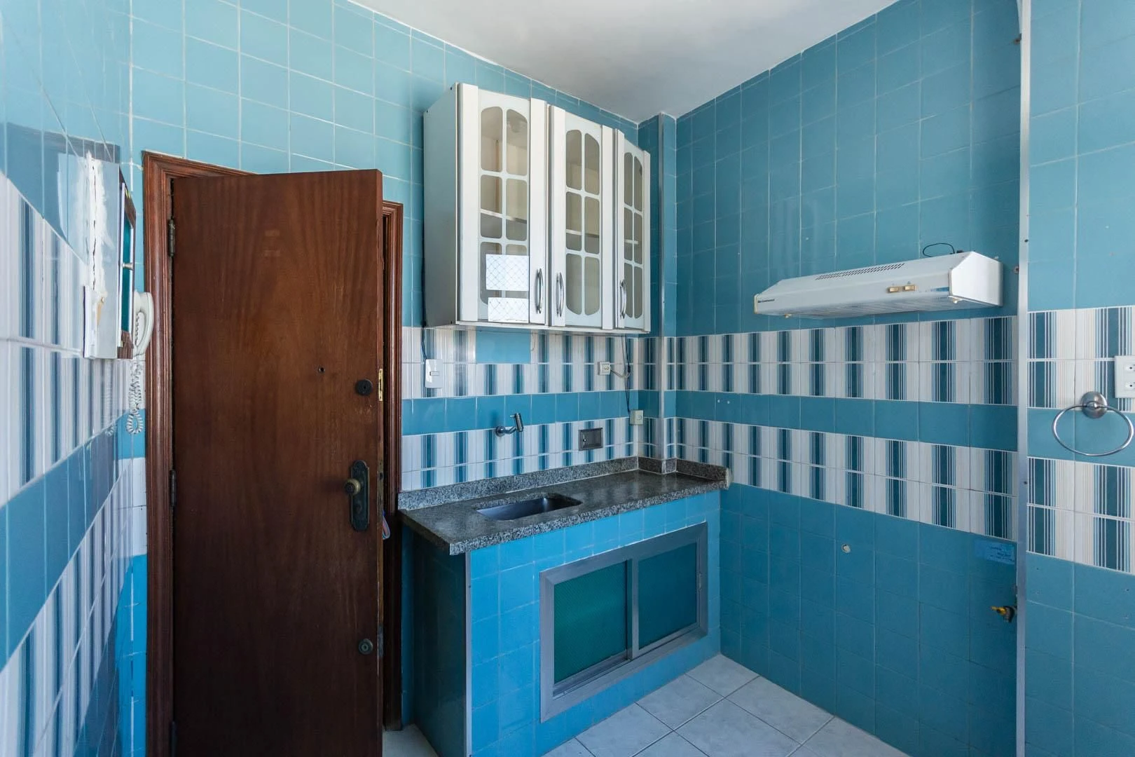 2-bedroom apartment with 1 bathroom, no parking space — photo 2