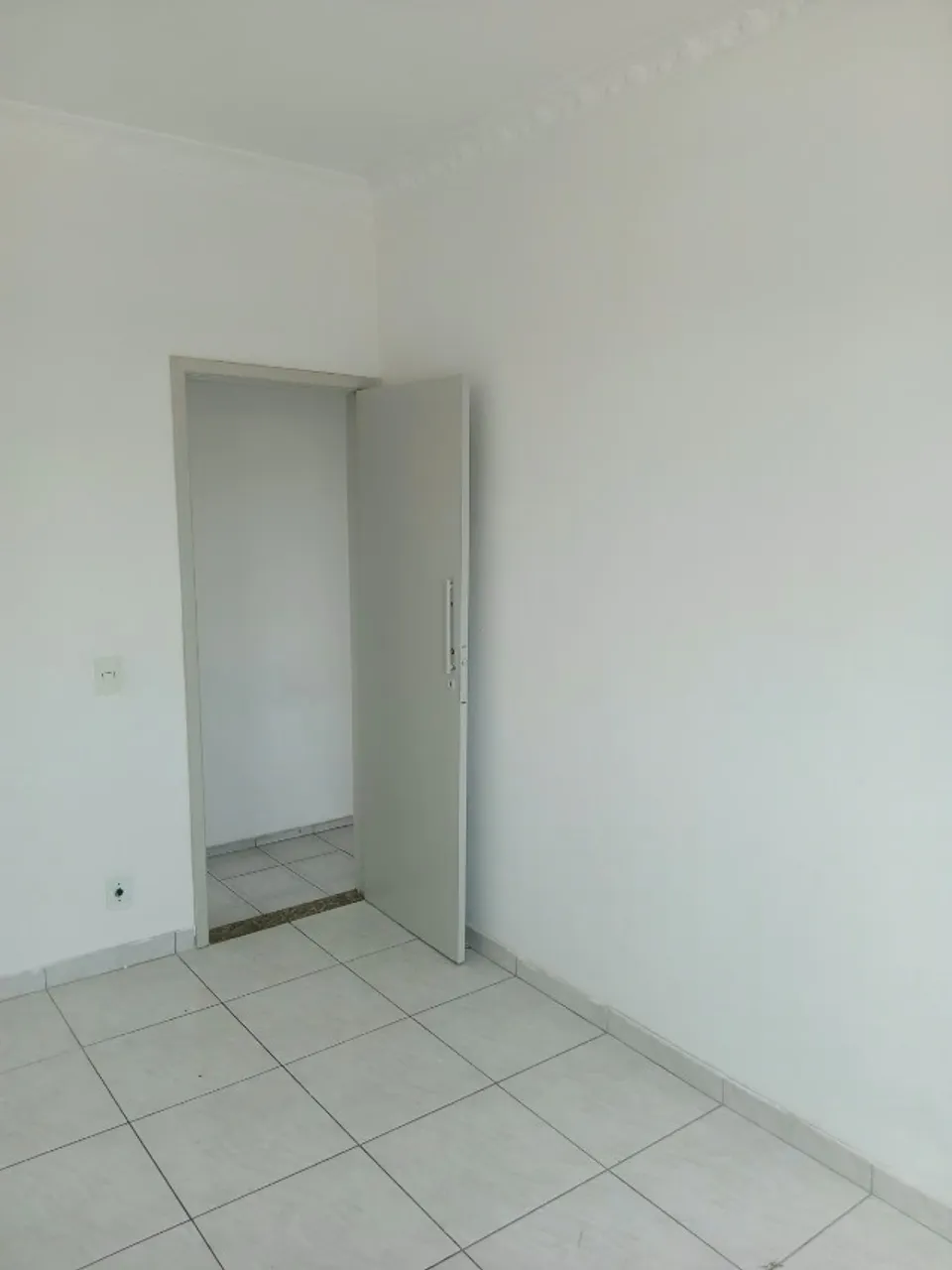 2-bedroom apartment in a building with a gym — photo 9