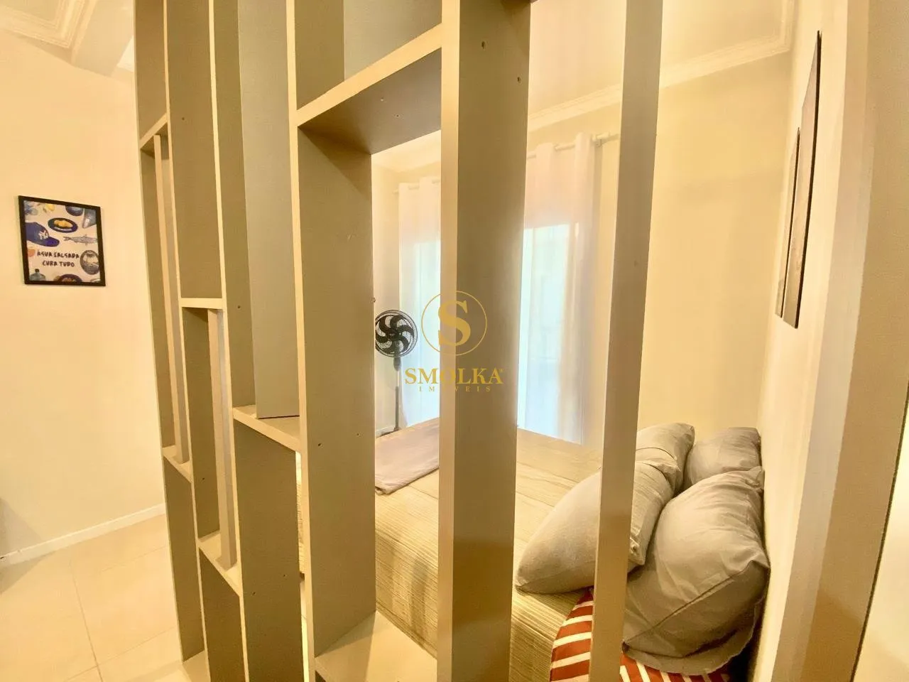 Furnished 1-bedroom apartment with open-plan kitchen — photo 27