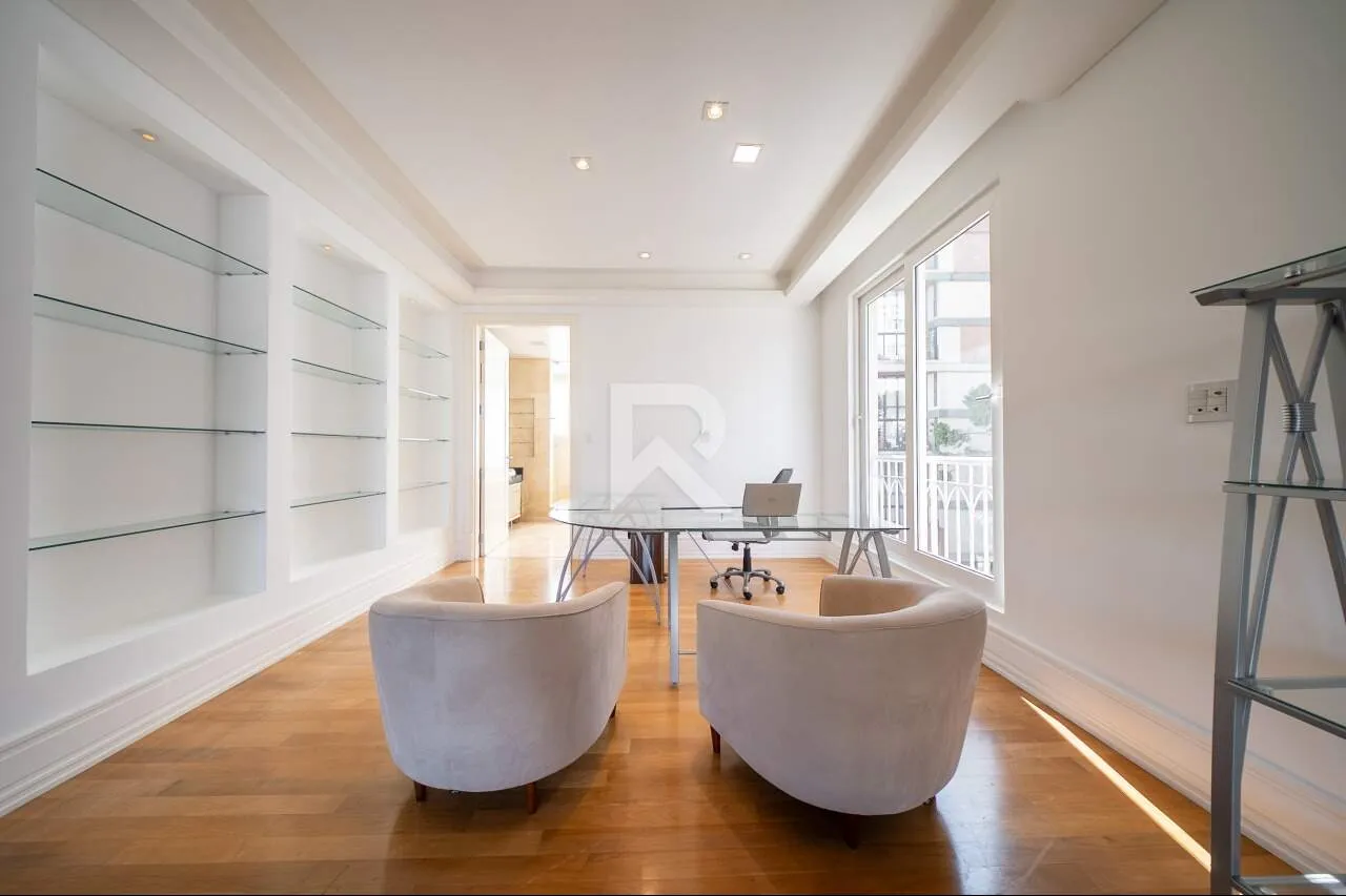 344 m² apartment with floor-to-ceiling windows and a bathtub — photo 52