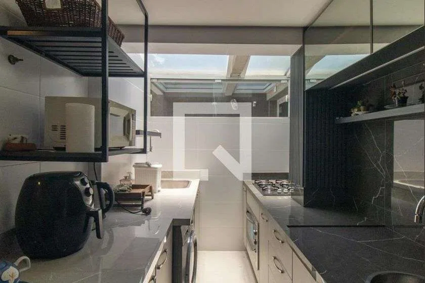 2-bedroom apartment with a walk-in closet in Curitiba — photo 26
