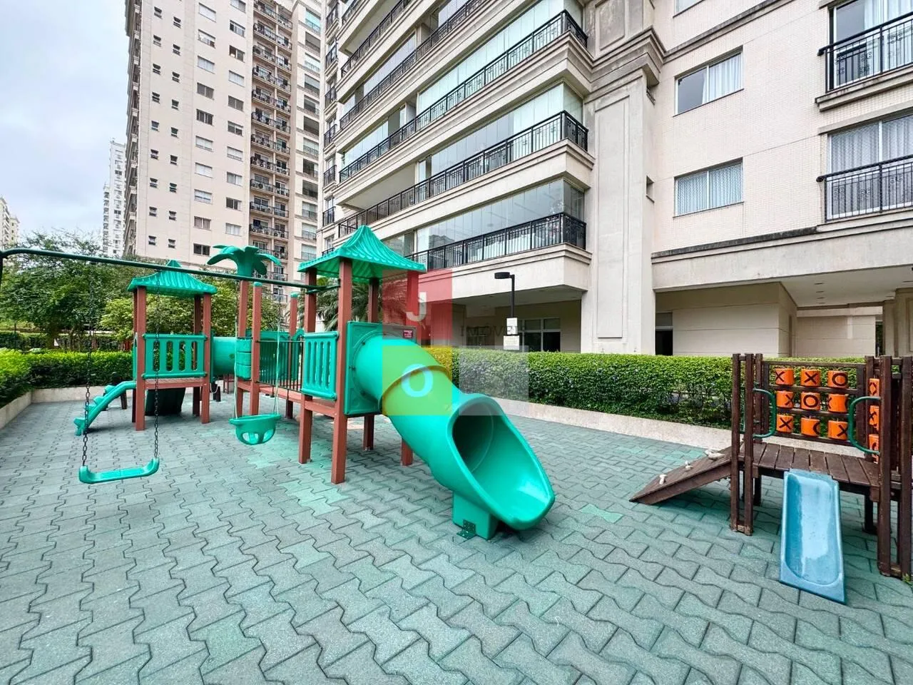 Apartamento mobiliado, 193 m², com janelas do piso ao teto — photo 89