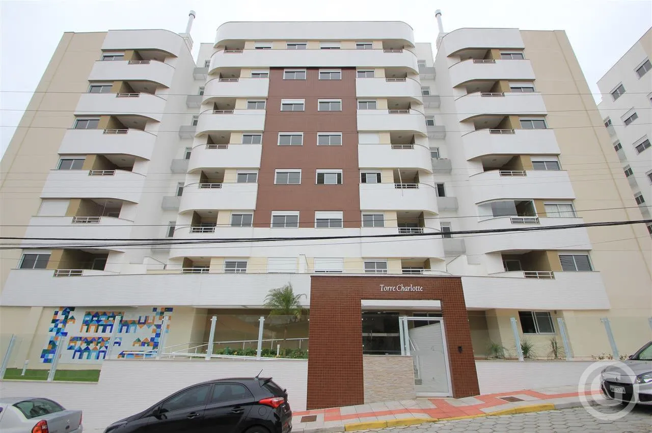 Balcony with a grill in a 3-bedroom apartment, 84 m² — photo 8