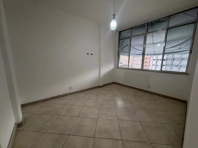 Walk-in closet in a 3-bedroom apartment, 90 m²