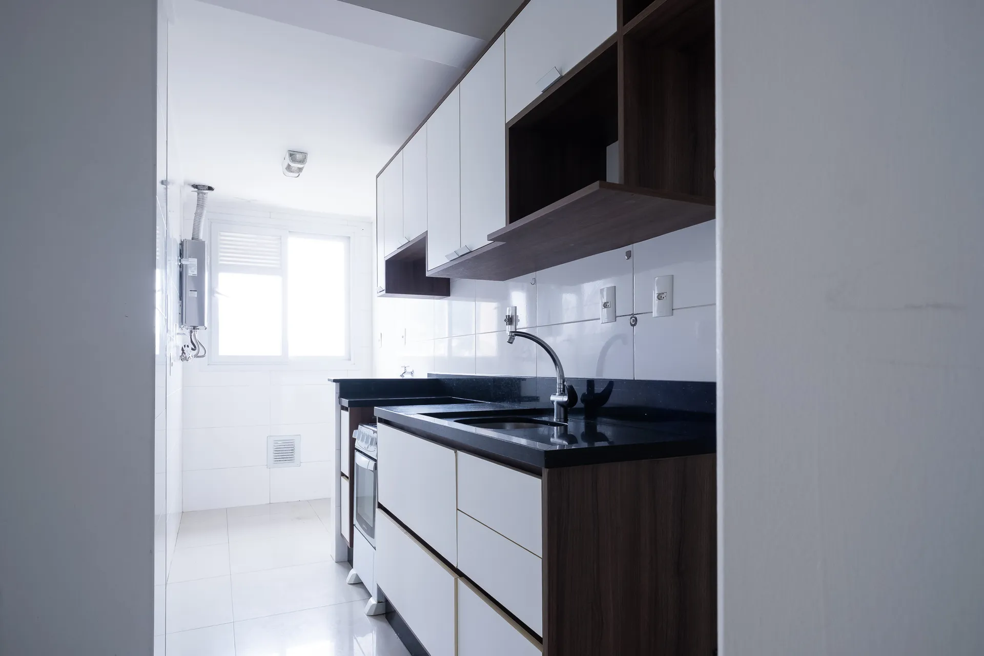 2-bedroom apartment with gas stove and 2 parking spots