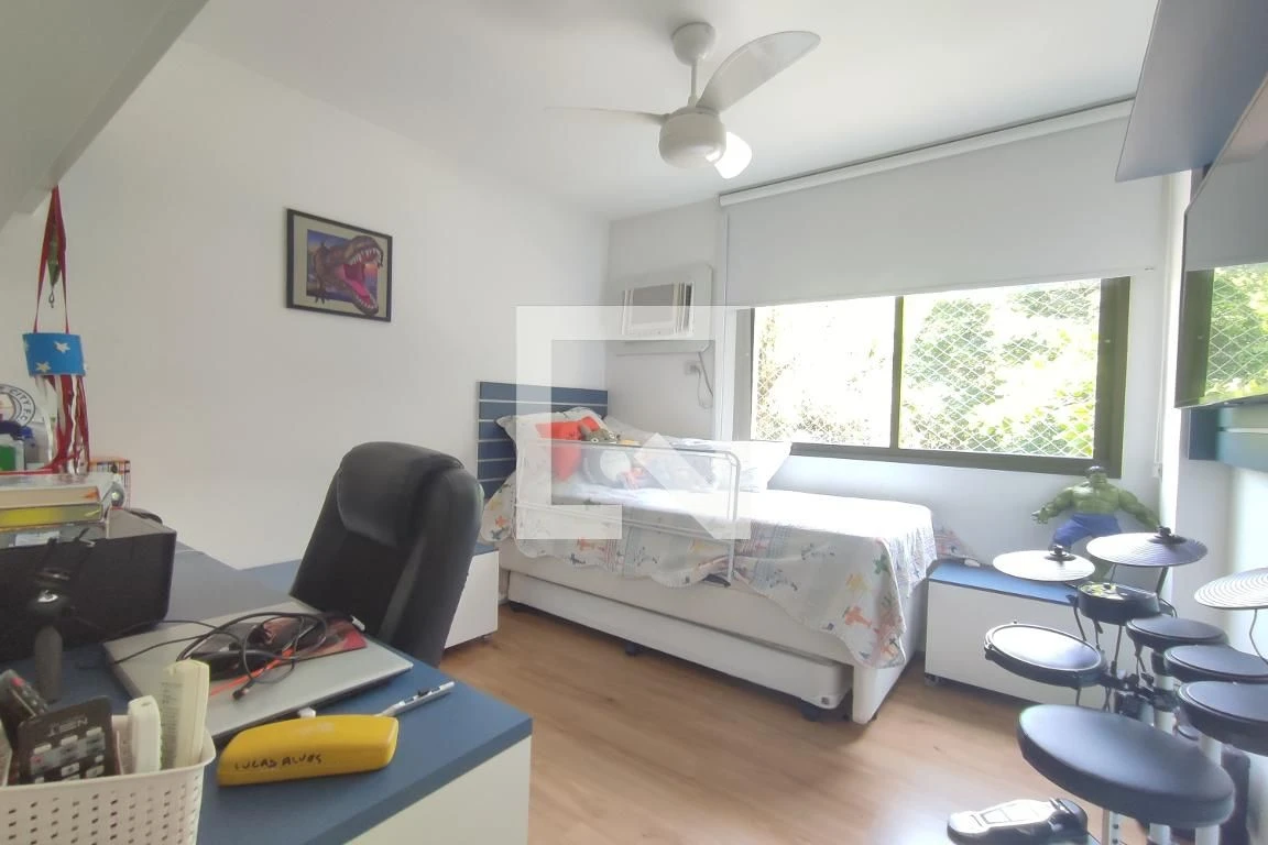 Apartamento de 89 m² com janelas do piso ao teto e closet — photo 68