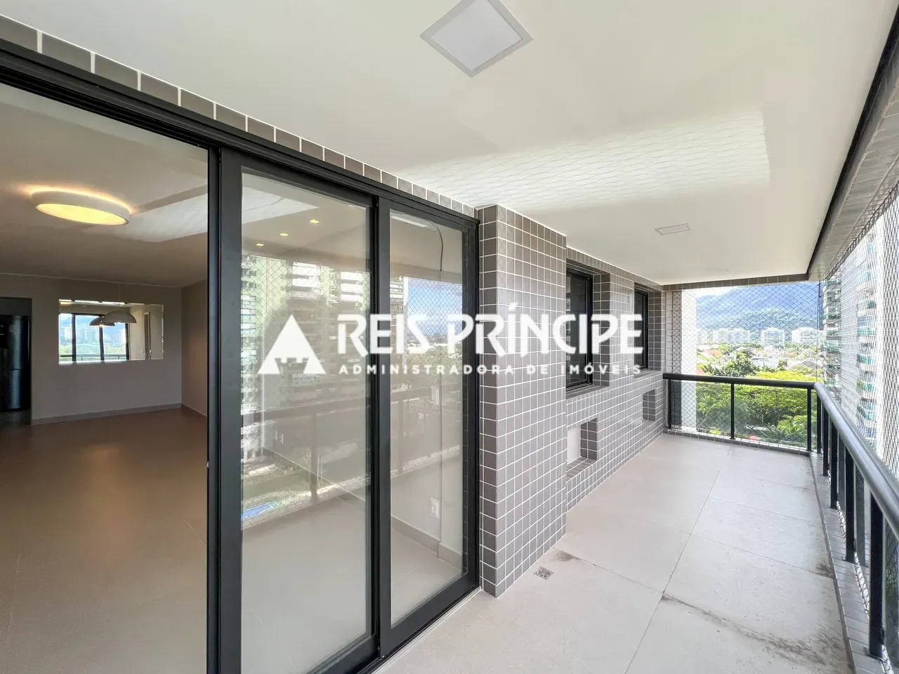 3-bedroom apartment with a suite; balcony and view — photo 14