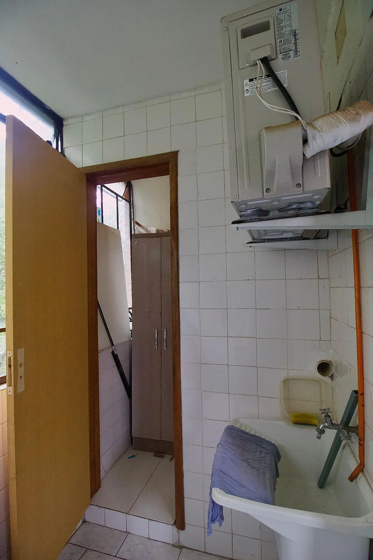 84 m² apartment with a home office and a bathtub — photo 34