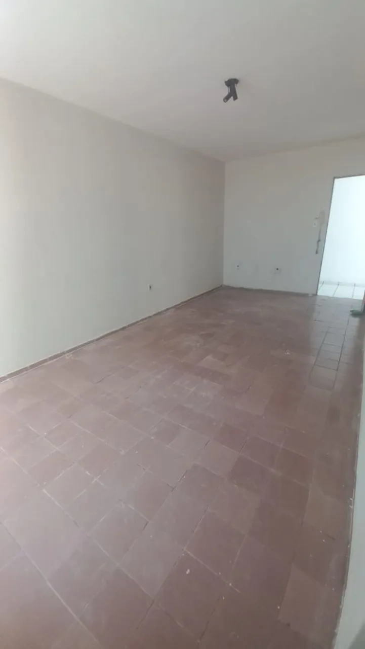 Unfurnished apartment with a closed kitchen and 2 bedrooms — photo 6