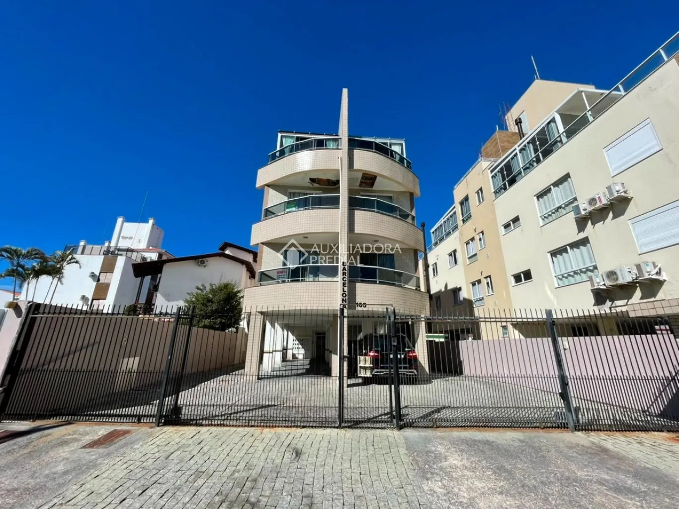Furnished 1-bedroom apartment with 1 parking space