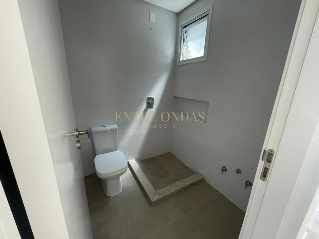 2-bedroom apartment in a building with a gym — photo 27