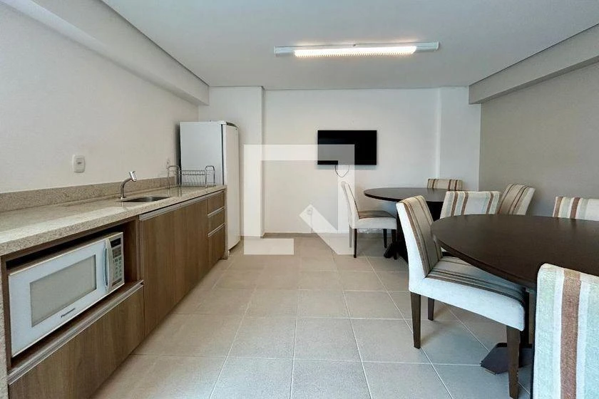 2-bedroom apartment in a building with a gym — photo 5