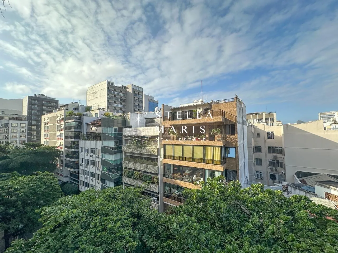 Apartment with 4 bedrooms, 4 bathrooms and a balcony — photo 17