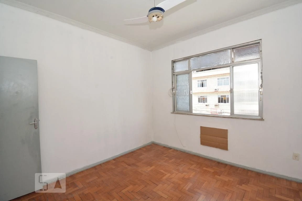 Wood or laminate floors in a 2-bedroom house, 100 m² — photo 34