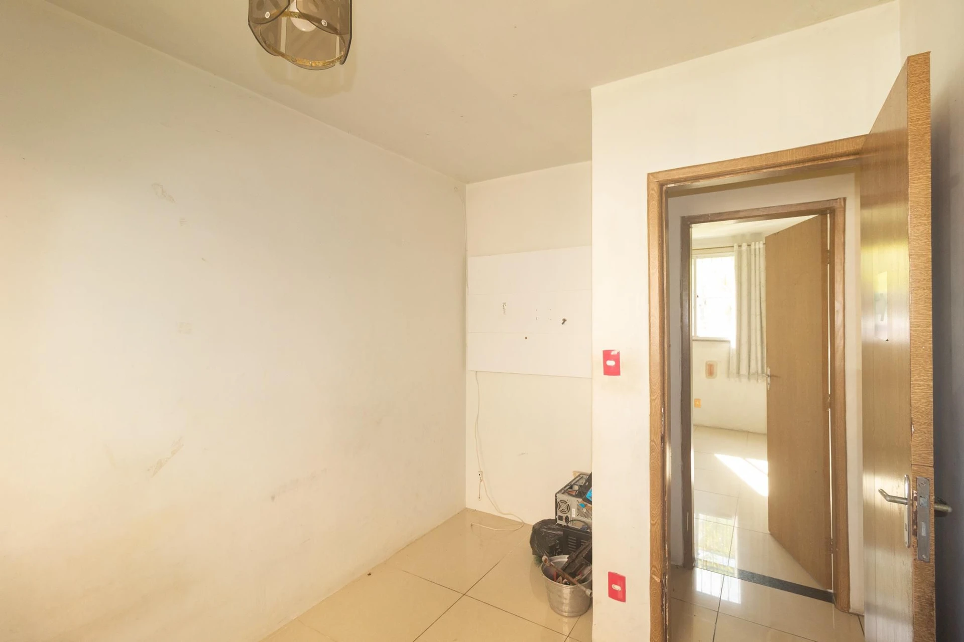 Unfurnished apartment with 2 bedrooms and a separate kitchen — photo 17