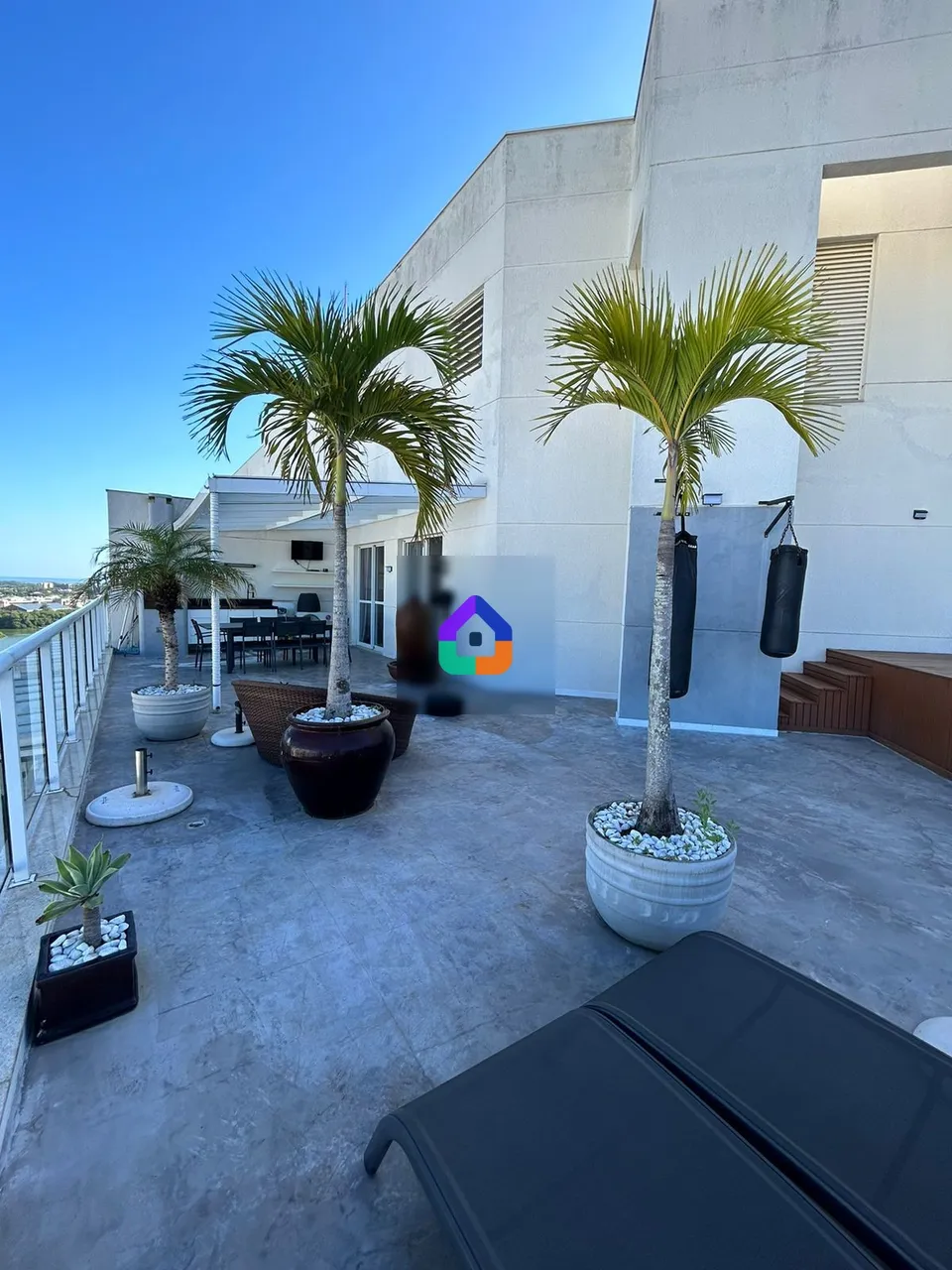 Apartamento com 4 quartos e varanda fechada de vidro — photo 16