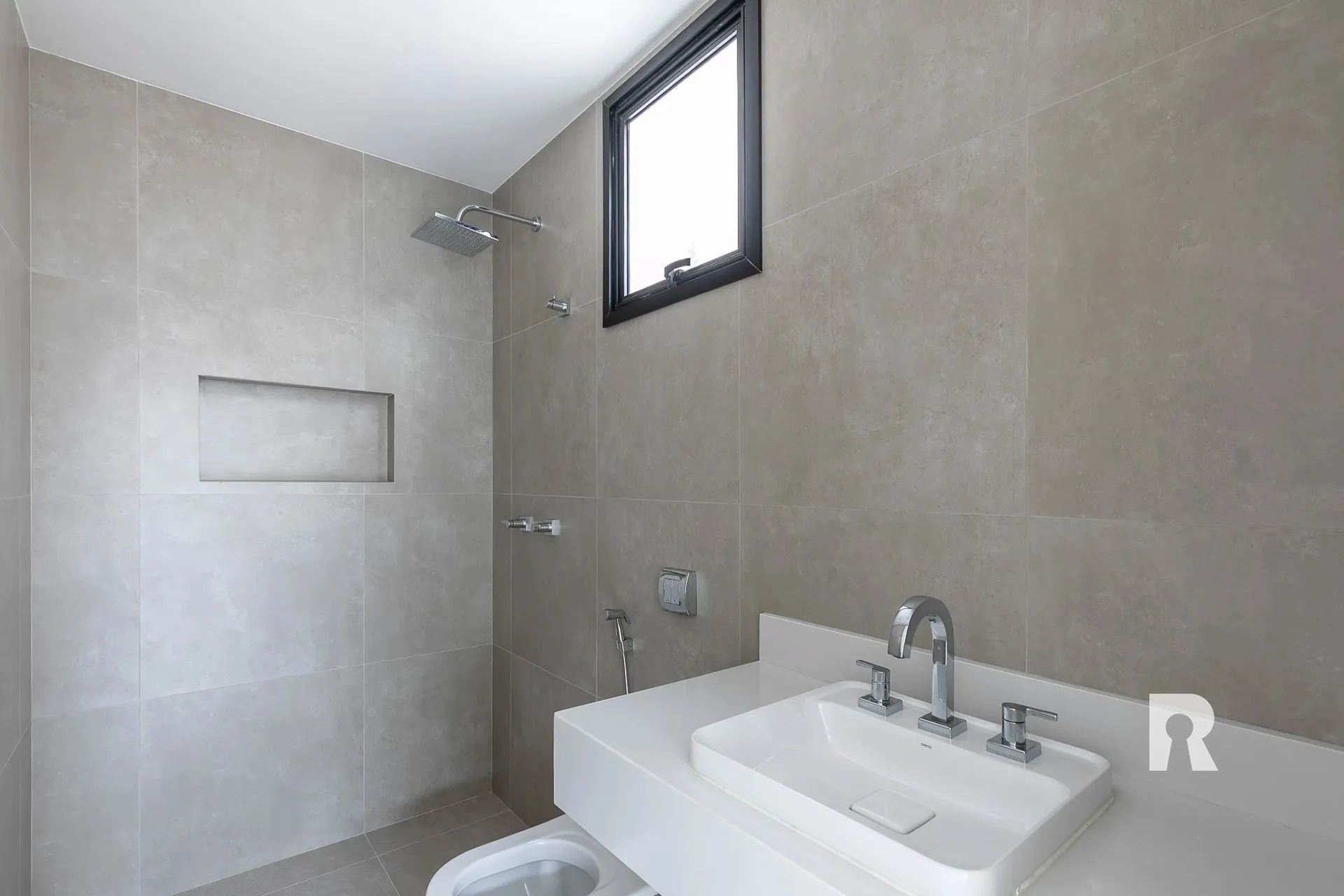 4-bedroom house, all with their own bathrooms, 337 m² — photo 22