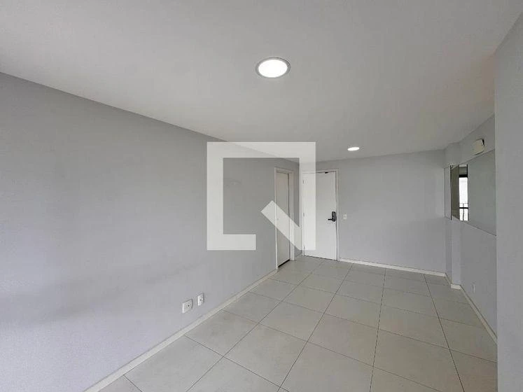 2-bedroom apartment in a building with a gym — photo 5