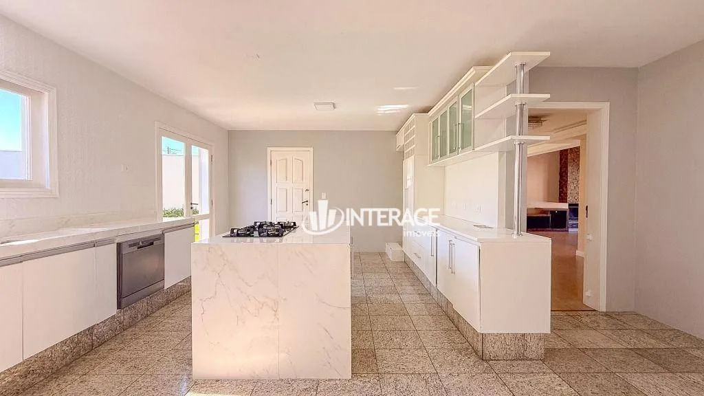 Condo house with private garden and laundry area — photo 10