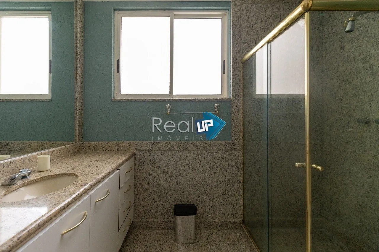 Condominium house with 5 bedrooms and 1081 m² plus laundry — photo 51